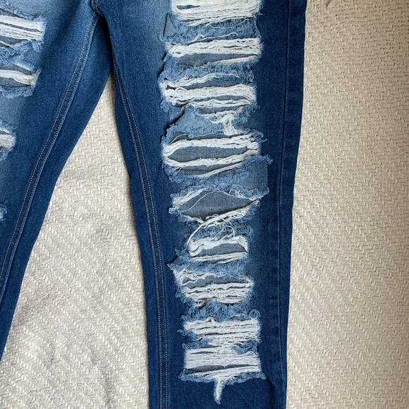 🦋 CELLO DISTRESSED CROPPED JEANS - Picture 2 of 7